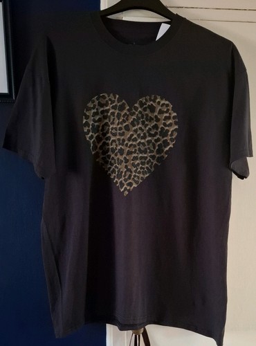 Graziosa maglietta nera con