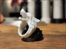 Anello con Testa di Lupo Stampato in 3D in Resina – Design Unico e Potente