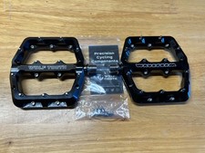 Pedali a forma d'onda con