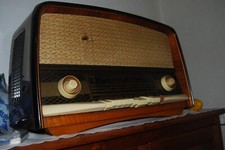 Radio d'epoca antica a valvole FUNZIONANTE,FM VENDO A VERO AMATORE