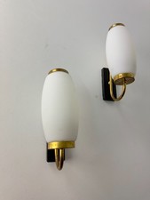 Set di 2 lampade da muro attribuite a Stilnovo, ottone e vetro opalino, 1950