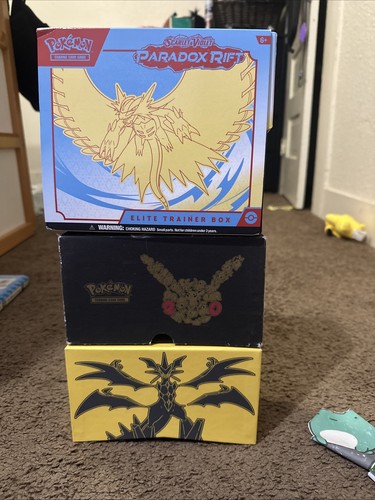 Pokémon box with cards - box’s,