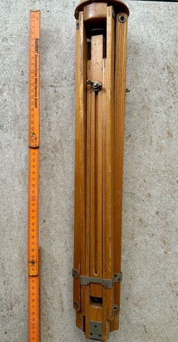 Antico treppiede stabile - , in