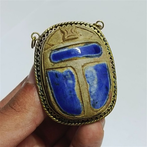 Antico ciondolo scarabeo blu