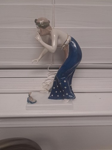 Antica statuina incantatore