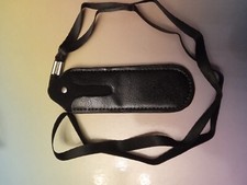 Etui genre cuir + lanière cou