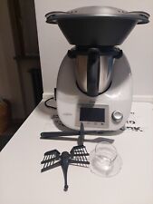 bimby tm5 con varoma nuovo e motore appena cambiato e stick. Usato 3 volte