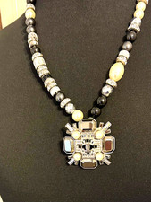 CHANEL Croce di Malta in