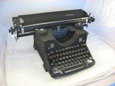 Macchina da scrivere Olivetti