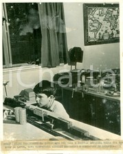 1950 ca USA Bambino costruisce