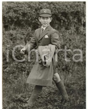 1958 NEWBURY Prince CHARLES striding back to Cheam School - Foto 15x20