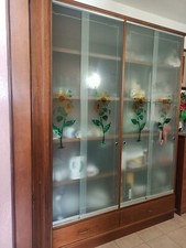 Libreria in legno di faggio artigianale con ante scorrevoli