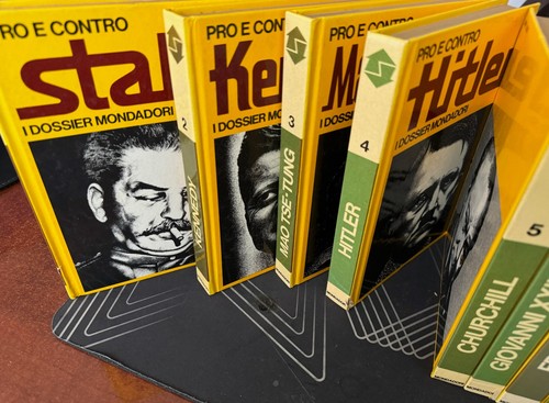 Volumi pro contro i - volumi:,