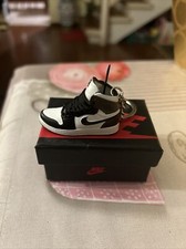 MINI SNEAKERS 3D PORTACHIAVI JORDAN "3D" MINI SHOES ✅ Marrone , Bianca E Nera ?