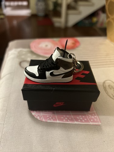 Mini sneakers portachiavi - 3d,
