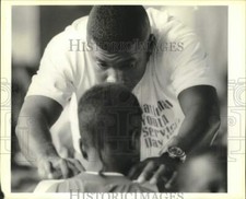 1994 Press Photo Alonzo Mills