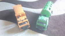 Due camion giocattolo