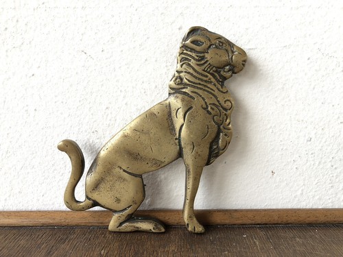 Figura ottone leone - in,