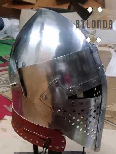 Elmetto cavaliere crociato