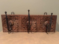 Rastrelliera intagliata a mano 19c con ganci in ferro forgiato a mano