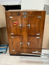 ghiacciaia antica vintage in legno