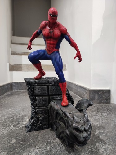Spider man statue 100 resina - spider-man,
