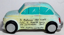 MODELLINO DI FIAT 500 IN TERRACOTTA DI GROTTAGLIE . GADGET DI RADUNO ANNO 2007 .