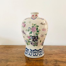 Antico vaso in porcellana