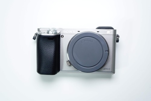 Sony alpha a6000 corpo - sony, argento