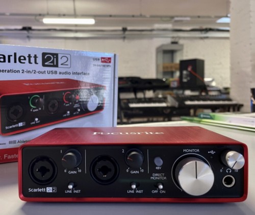 Focusrite scarlett 2i2 - 2i2, 2a
