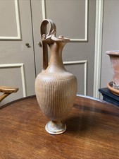 Antica brocca in terracotta