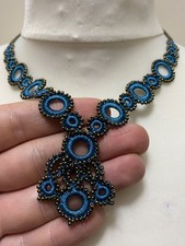 Collana all'uncinetto lavorata