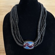 Collana con ciondolo perle ovali tribali colorate multifilo in legno nero 27"