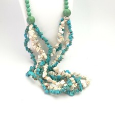 Collana con trucioli di pietra