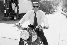 Steve McQueen - Moto Triumph - Set Bullitt - Poster fotografico