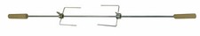 SPIEDO A MANO PER GIRARROSTO  BARBECUE CON MANICO LEGNO E FORCHETTE CM 65(24172)