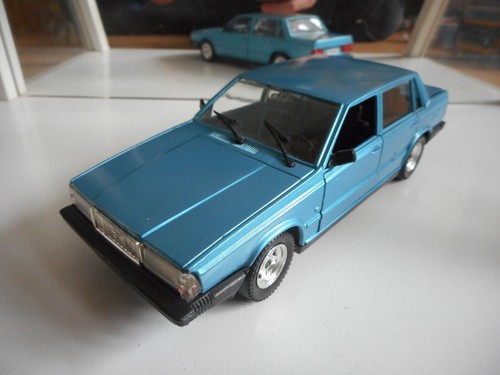 Polistil volvo 740 gle blu - in,