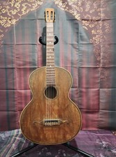 Antica bella chitarra da