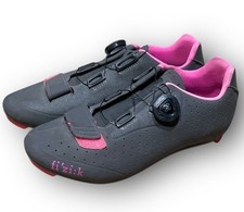 Fizik scarpa da ciclismo su