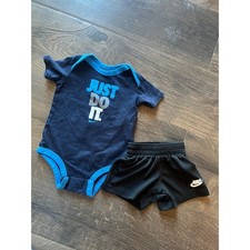 Body e pantaloncini a rete