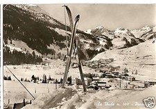 146919 LA THUILE AOSTA PRIMO PIANO SU VECCHIO PAIO DI SCI 1957