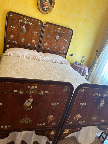 Letto matrimoniale antico