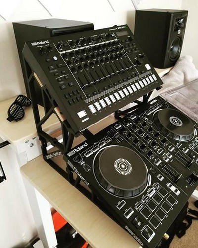 Synth stand roland - synth,