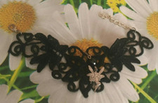 BRACCIALE REGOLABILE PIZZO MACRAME' CON CHARM FATA E PERLINA NERA DARK GOTICO!