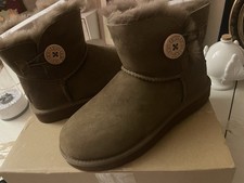 UGG Mini Bailey Button II