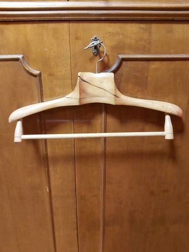 Gruccia legno sagomata - in,