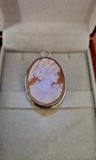 Elegante vero cammeo, argento 925 è  argento  dorato ! SPILA È  CIONDOLO! 