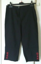 Pantaloni donna 3/4, neri, originali simboli rossi cinesi sul fondo, tg. L