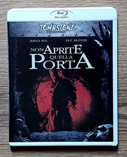 Non aprite quella porta blu - non,