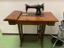 Vendo antica macchina da cucire a pedale Singer originale 1951